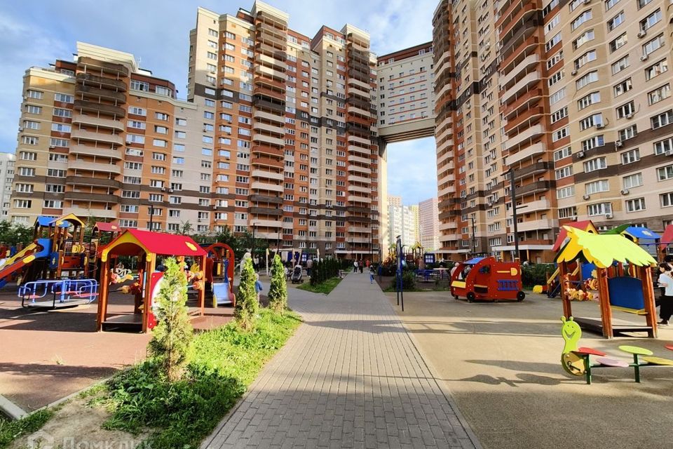 Продаётся 1-комнатная квартира, 58.4 м²