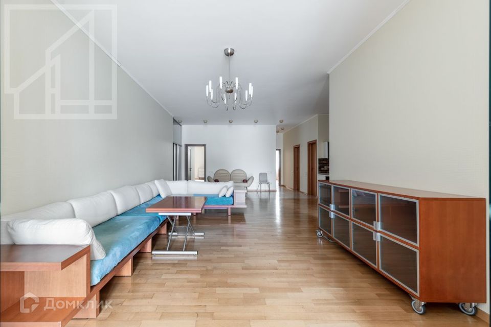 Сдаётся 4-комнатная квартира, 222.2 м²