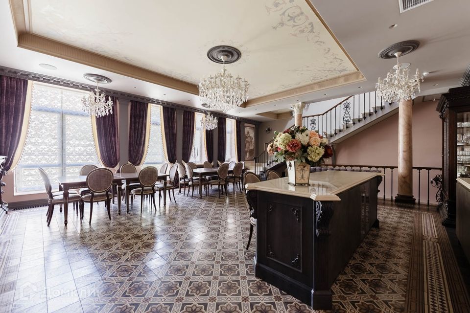 Продаётся 5-комнатная квартира, 238 м²