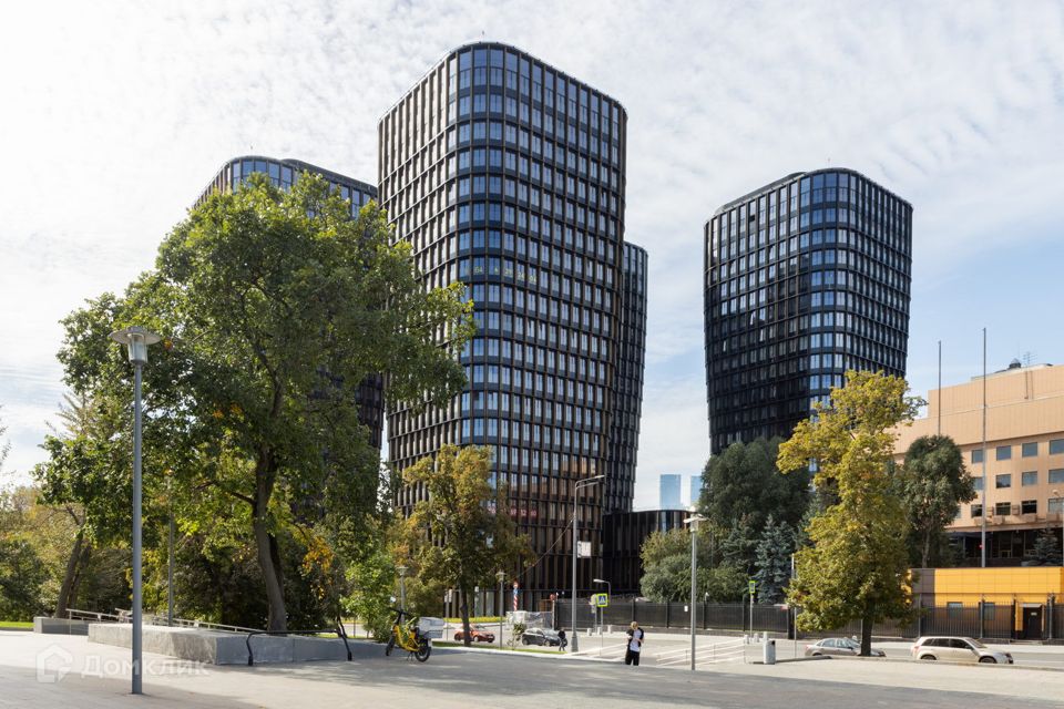 Продаётся 4-комнатная квартира, 141.7 м²