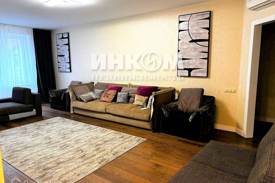 Сдаётся 4-комнатная квартира, 165 м²