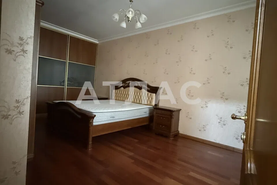 Продаётся 3-комнатная квартира, 104 м²
