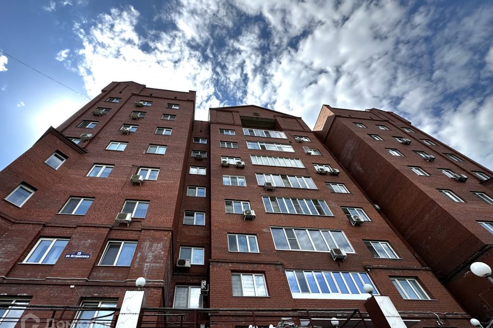 Продаётся 4-комнатная квартира, 198 м²