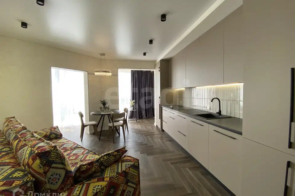 Продаётся 1-комнатная квартира, 63 м²