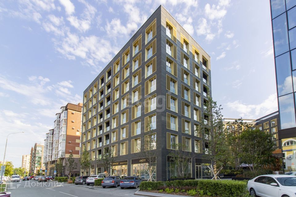 Продаётся 3-комнатная квартира, 233 м²