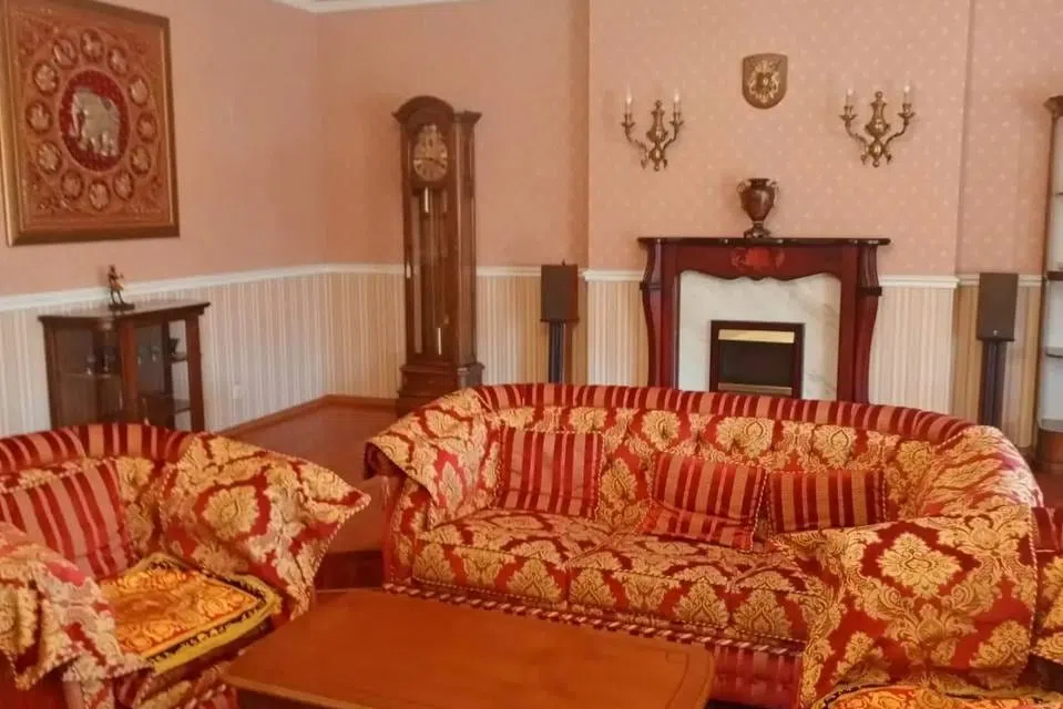 Сдаётся 3-комнатная квартира, 140 м²