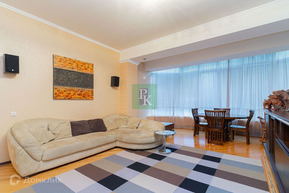 Продаётся 5-комнатная квартира, 220 м²