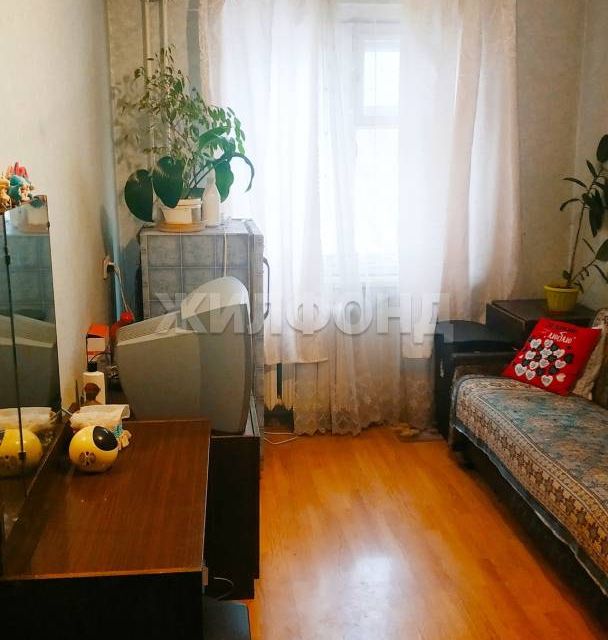 Продаётся 2 комнаты в 3-комн. квартире, 28.1 м²