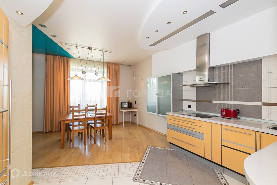 Сдаётся 3-комнатная квартира, 145 м²