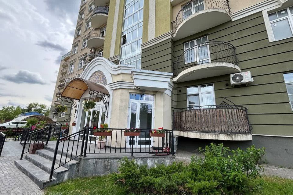 Продаётся 2-комнатная квартира, 65 м²