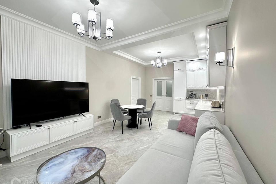 Сдаётся 2-комнатная квартира, 77 м²