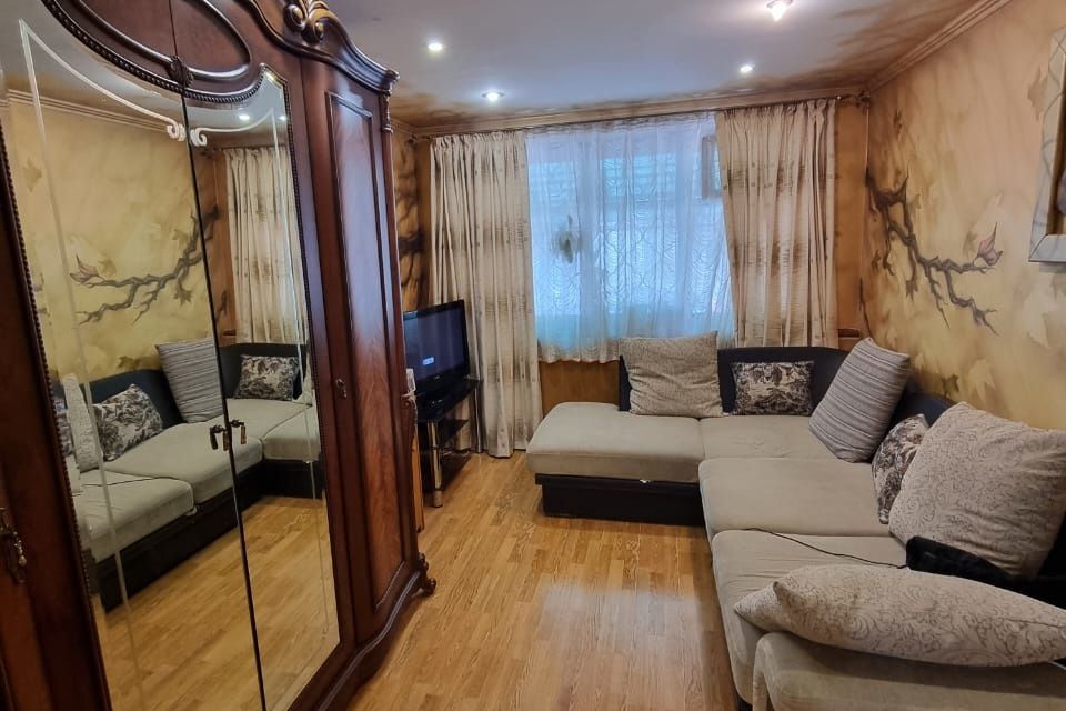 Продаётся 4-комнатная квартира, 100 м²