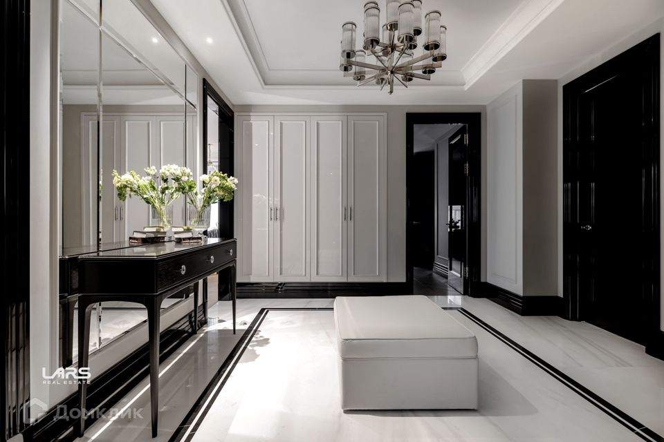 Продаётся 4-комнатная квартира, 164.2 м²