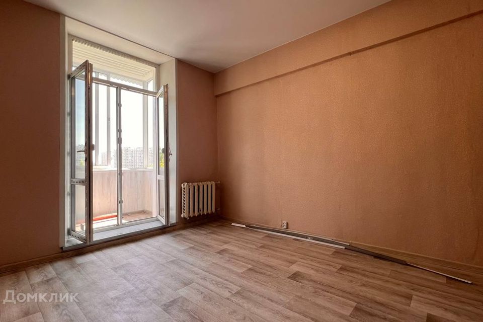 Продаётся 3 комнаты в 3-комн. квартире, 15.4 м²