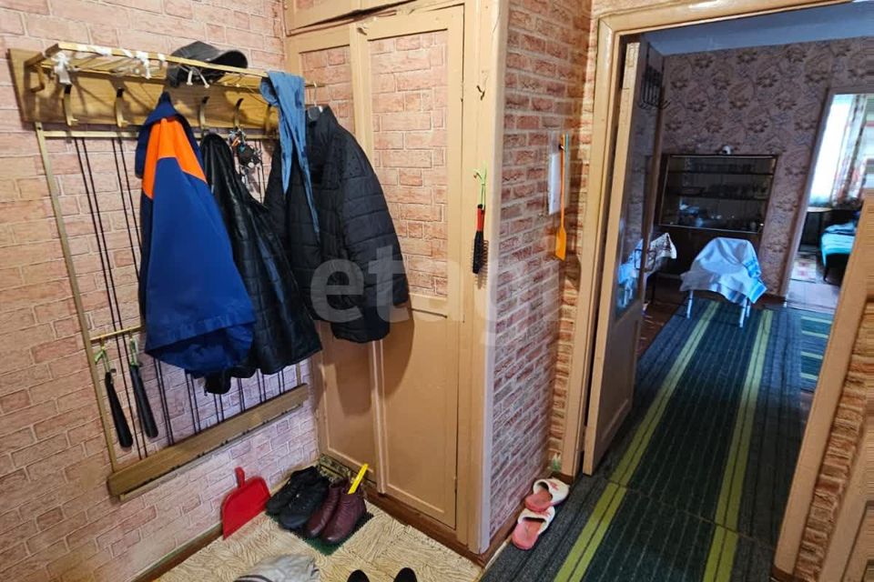 Продаётся 4-комнатная квартира, 60.5 м²