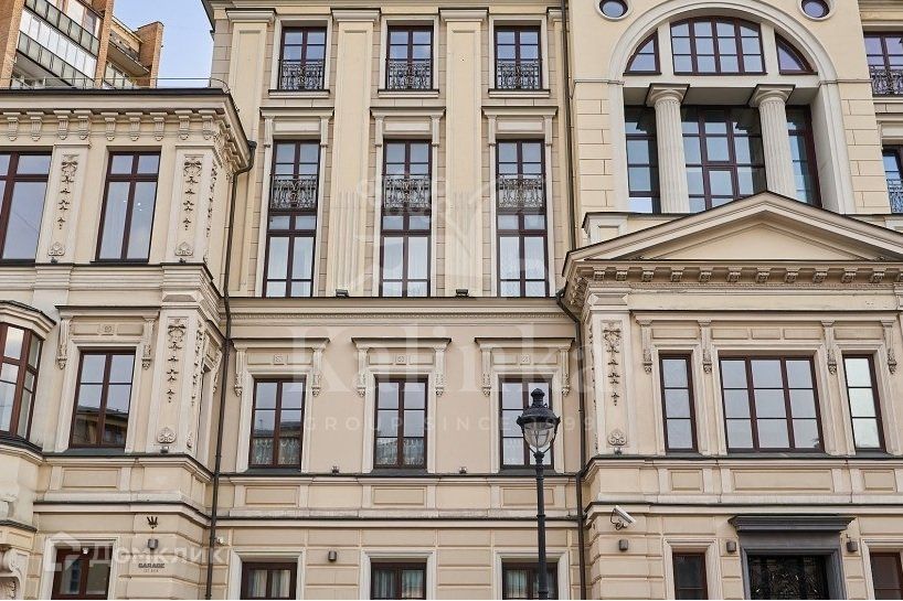 Продаётся 6-комнатная квартира, 640 м²