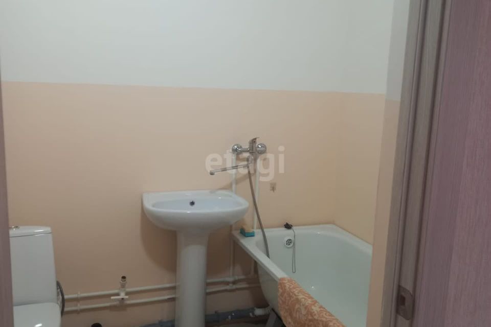 Продаётся 1-комнатная квартира, 38.8 м²