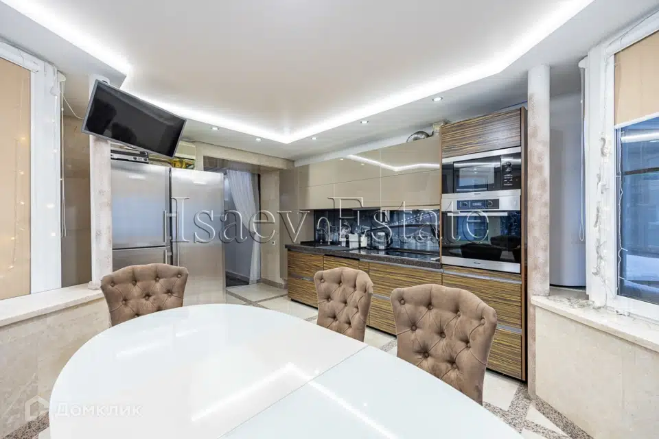 Продаётся 4-комнатная квартира, 105 м²