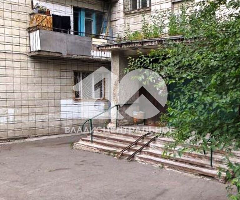Продаётся комната в 1-комн. квартире, 100 м²
