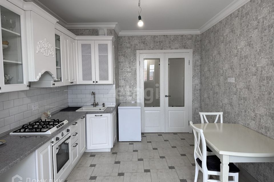 Продаётся 2-комнатная квартира, 81.8 м²