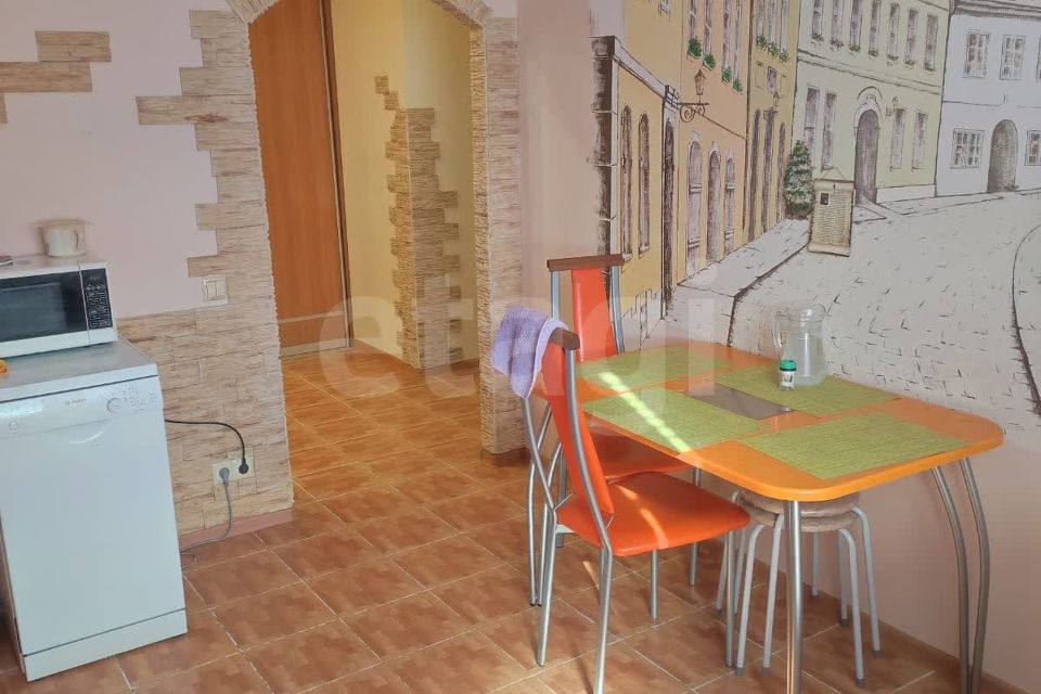 Сдаётся 2-комнатная квартира, 65 м²