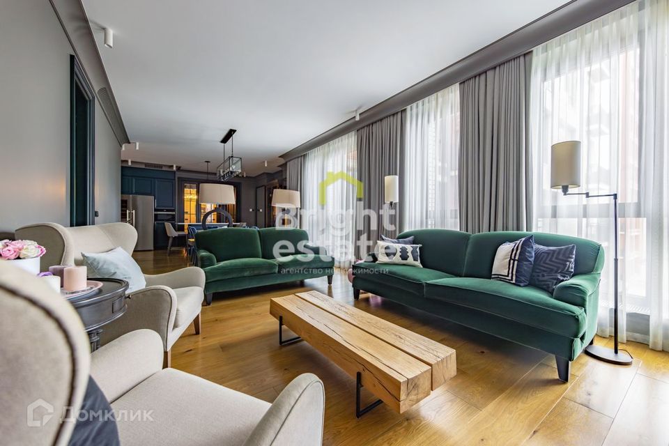 Продаётся 3-комнатная квартира, 249 м²