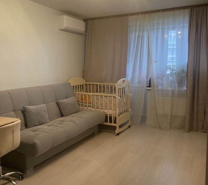 Продаётся 1-комнатная квартира, 42.3 м²