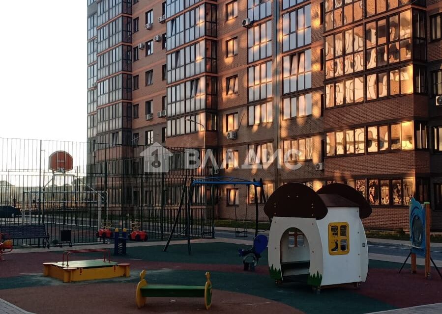Продаётся 1-комнатная квартира, 42 м²