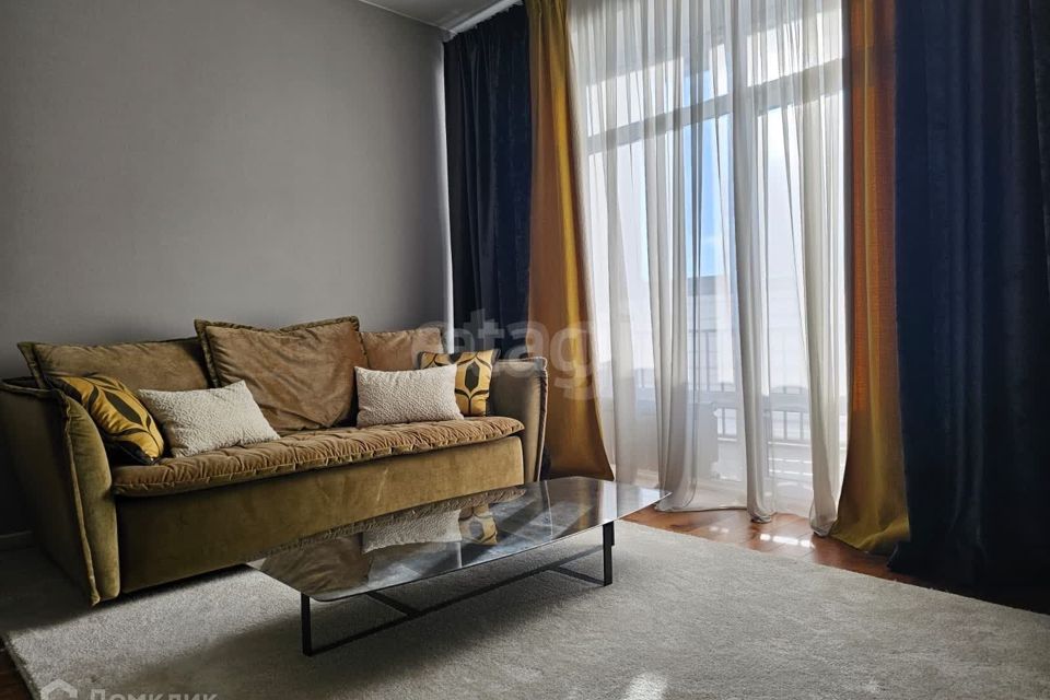 Продаётся 3-комнатная квартира, 144 м²