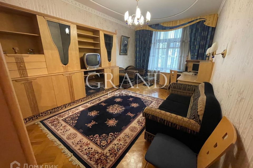 Продаётся 4-комнатная квартира, 100 м²