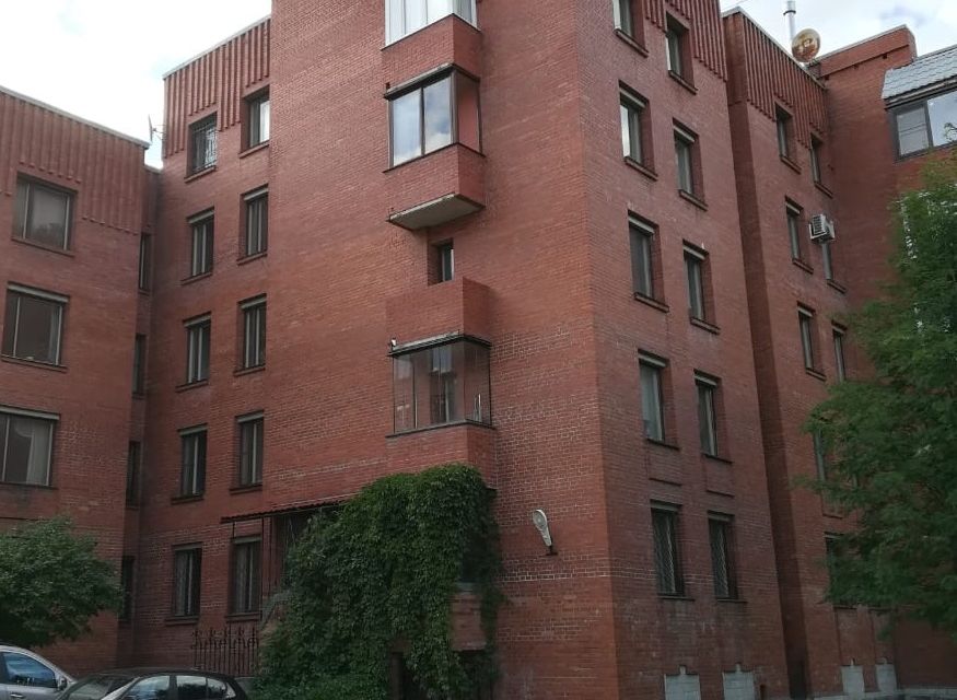 Продаётся 3-комнатная квартира, 146.4 м²