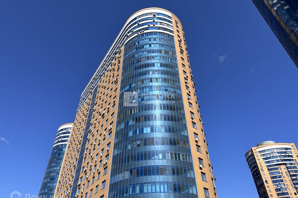 Продаётся 3-комнатная квартира, 148.4 м²