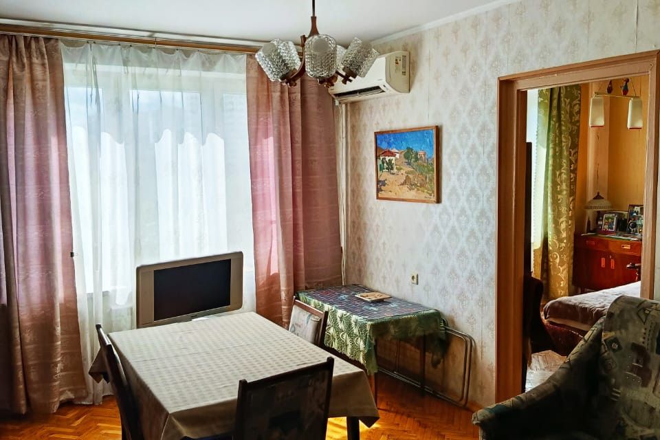 Продаётся 4-комнатная квартира, 62.4 м²