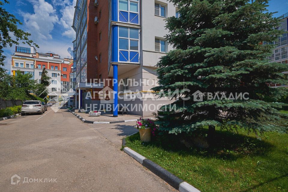 Продаётся 3-комнатная квартира, 175.9 м²