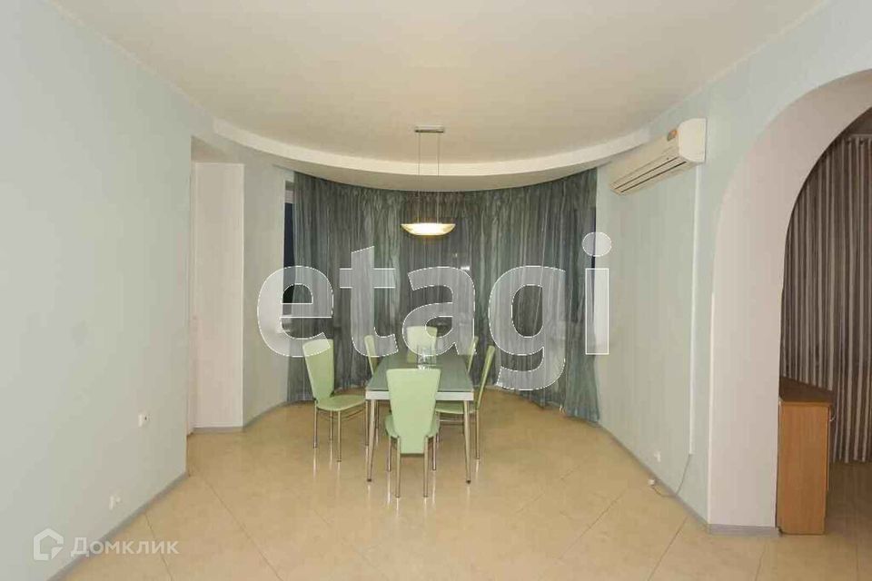 Продаётся 3-комнатная квартира, 153 м²