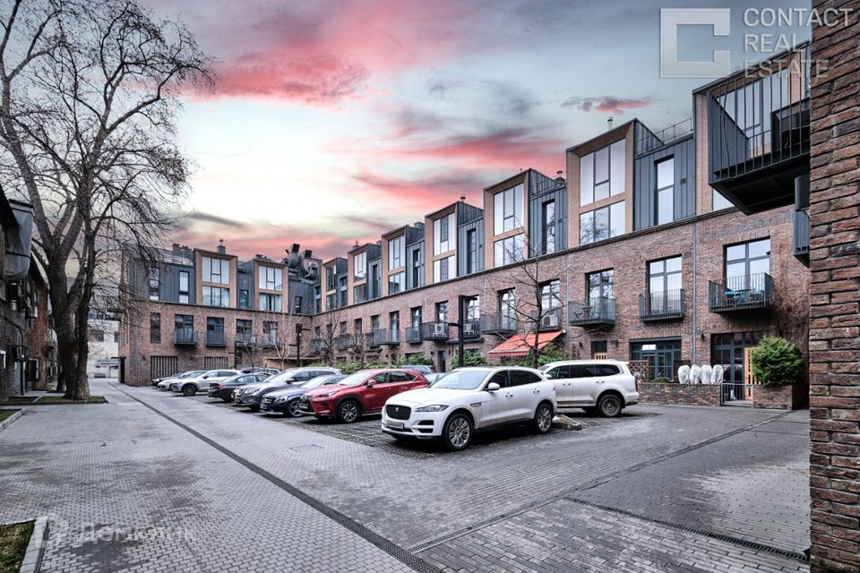 Продаётся 6-комнатная квартира, 350 м²