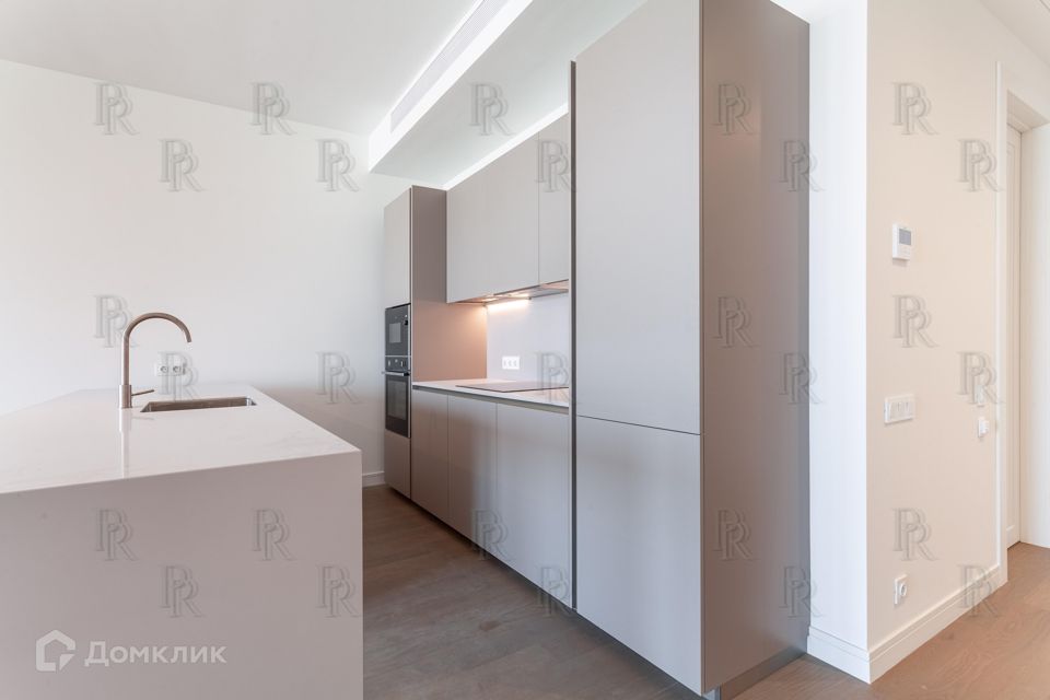 Продаётся 6-комнатная квартира, 275 м²