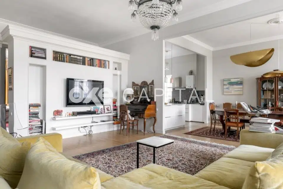 Продаётся 4-комнатная квартира, 152 м²