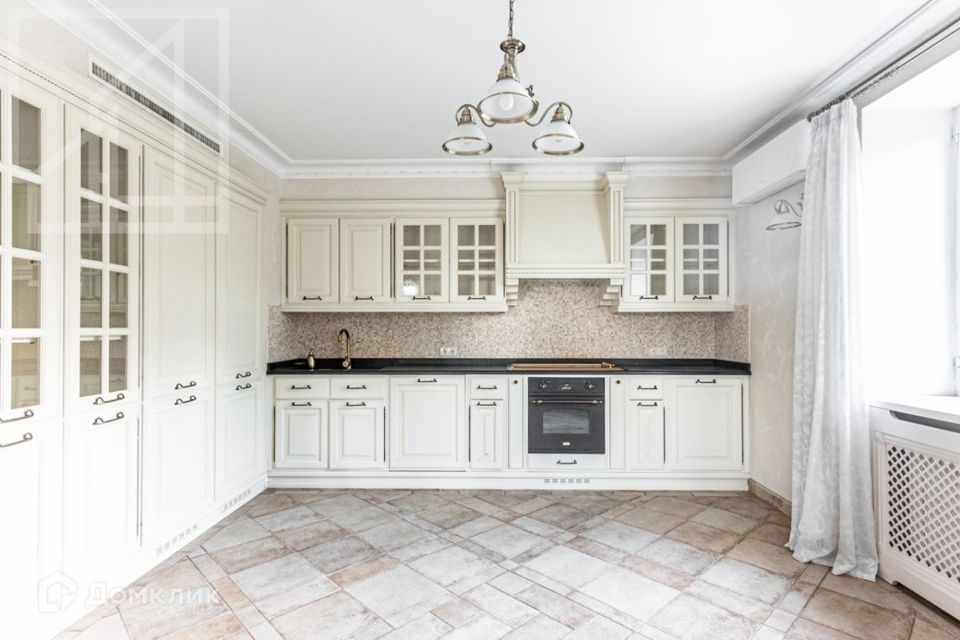 Сдаётся 4-комнатная квартира, 160 м²