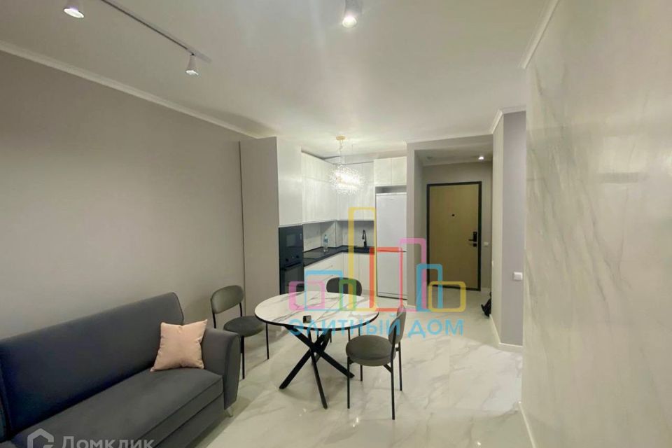 Сдаётся 2-комнатная квартира, 61 м²
