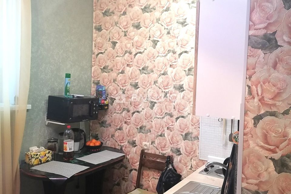 Продаётся комната в 1-комн. квартире, 100 м²