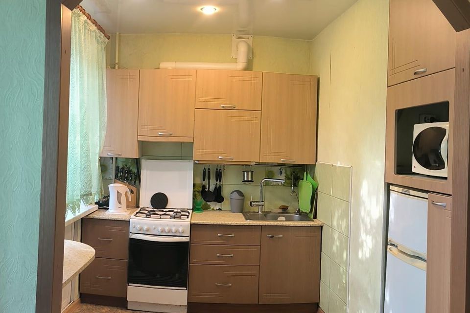 Сдаётся 4-комнатная квартира, 60.8 м²
