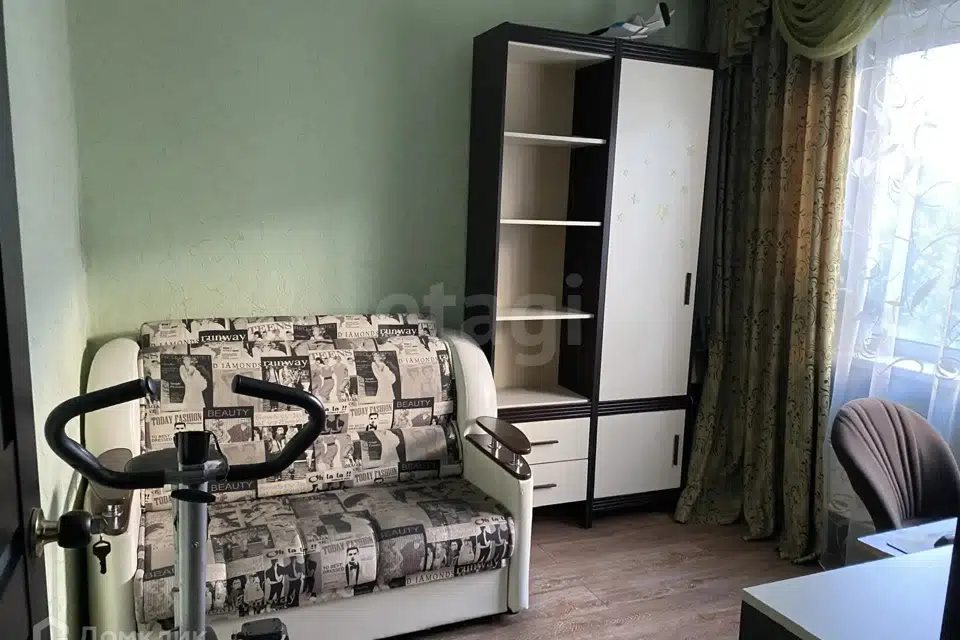 Продаётся 4-комнатная квартира, 74 м²