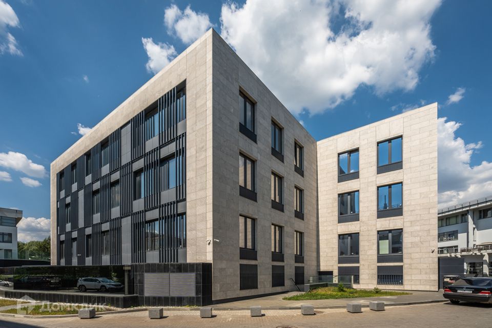 Продаётся 4-комнатная квартира, 205 м²