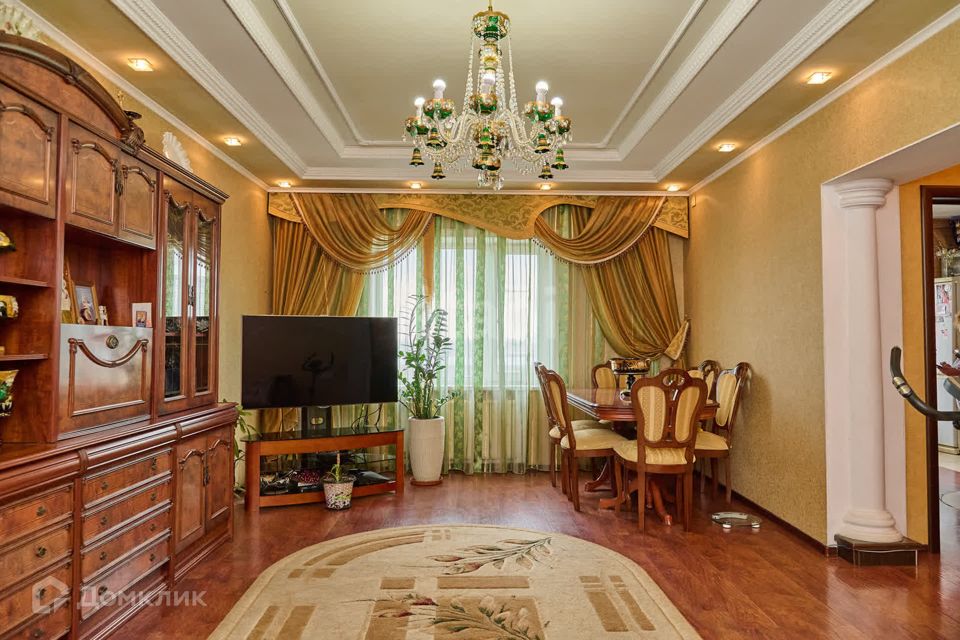 Продаётся 3-комнатная квартира, 107.9 м²