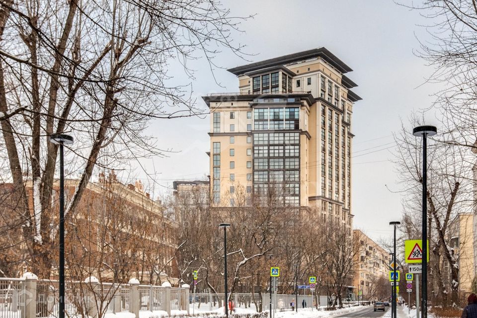 Продаётся 5-комнатная квартира, 227 м²