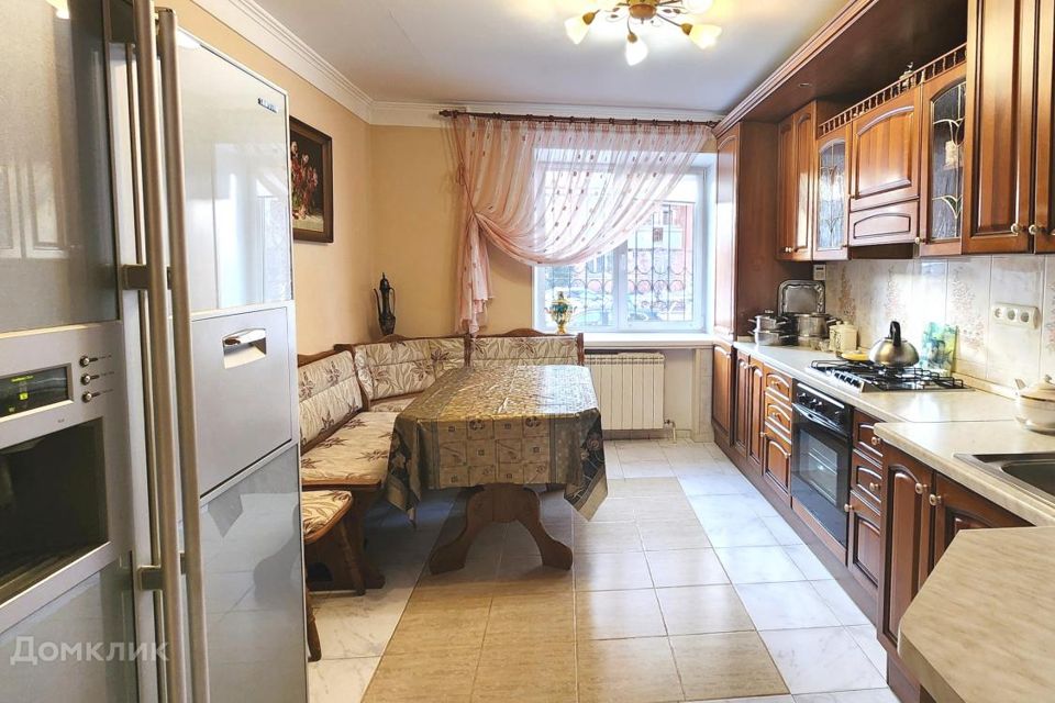 Продаётся 5-комнатная квартира, 178 м²