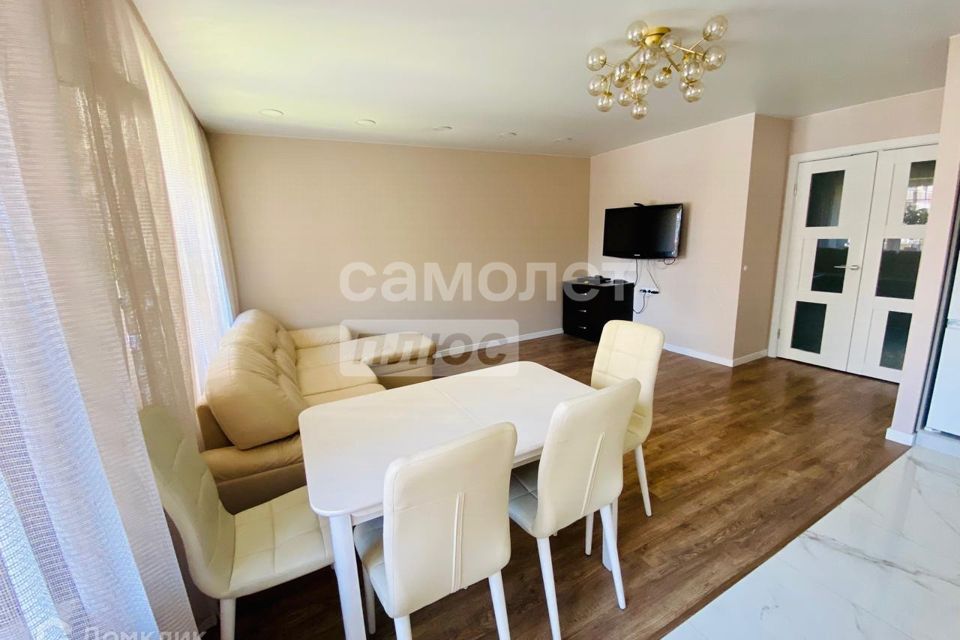 Продаётся 2-комнатная квартира, 71.2 м²