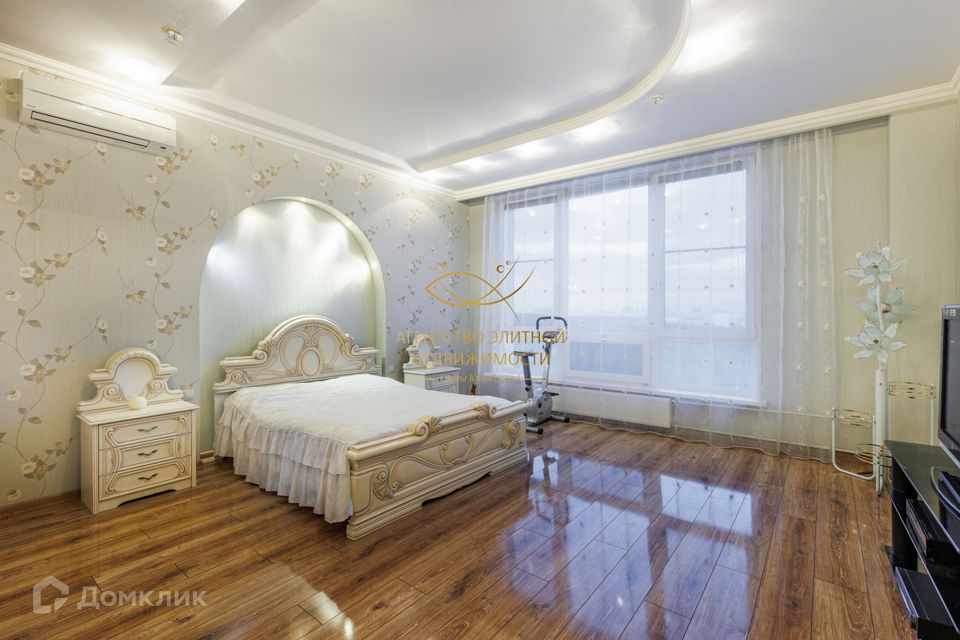 Продаётся 3-комнатная квартира, 148 м²