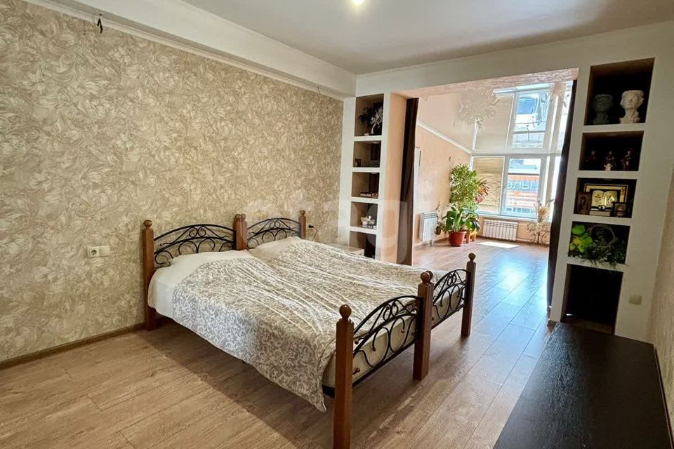 Продаётся 3-комнатная квартира, 122.5 м²